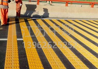 青岛道路划线 青岛交通划线一平方米多少钱?