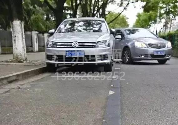 车停在车位也被贴处罚单子?交通警察:这三种停车方式也算违规!