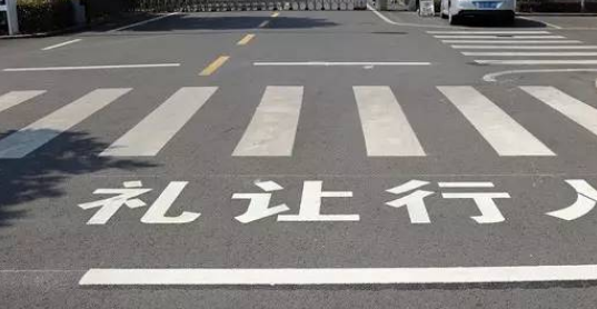 划定厂区人车分隔线，营造安全和谐的工业环境