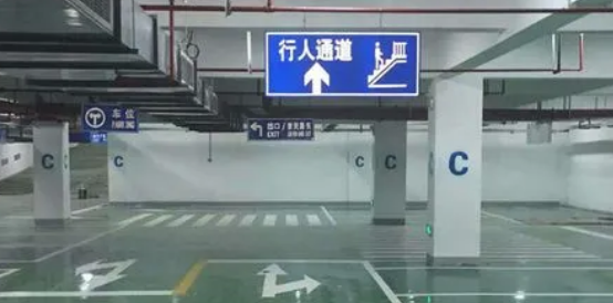 江苏中颖专业施工团队，您的停车场划线专家